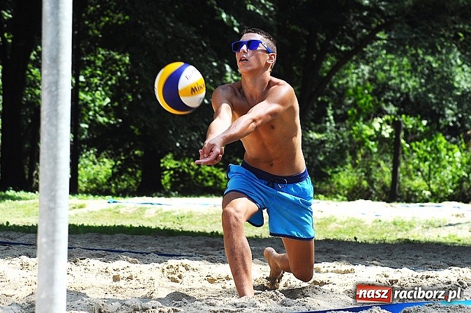 Zdjęcie w galerii na portalu naszraciborz.pl: Mistrzostwa Raciborza w siatkówce plażowej: Bulenda i Rusek najlepsi wiadomości z regionu