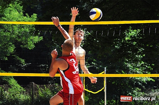 Zdjęcie w galerii na portalu naszraciborz.pl: Mistrzostwa Raciborza w siatkówce plażowej: Bulenda i Rusek najlepsi wiadomości z regionu
