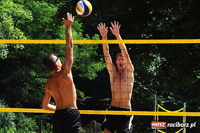 Zdjęcie w galerii na portalu naszraciborz.pl: Mistrzostwa Raciborza w siatkówce plażowej: Bulenda i Rusek najlepsi wiadomości z regionu