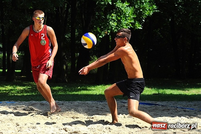 Zdjęcie w galerii na portalu naszraciborz.pl: Mistrzostwa Raciborza w siatkówce plażowej: Bulenda i Rusek najlepsi wiadomości z regionu