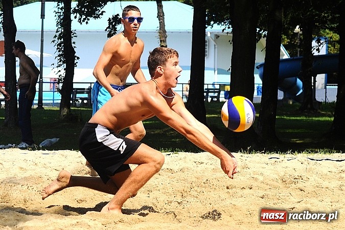 Zdjęcie w galerii na portalu naszraciborz.pl: Mistrzostwa Raciborza w siatkówce plażowej: Bulenda i Rusek najlepsi wiadomości z regionu