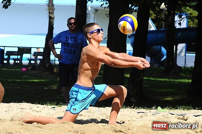 Zdjęcie w galerii na portalu naszraciborz.pl: Mistrzostwa Raciborza w siatkówce plażowej: Bulenda i Rusek najlepsi wiadomości z regionu