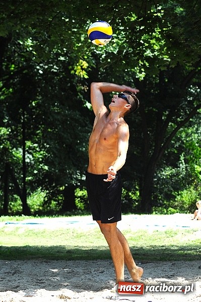 Zdjęcie w galerii na portalu naszraciborz.pl: Mistrzostwa Raciborza w siatkówce plażowej: Bulenda i Rusek najlepsi wiadomości z regionu