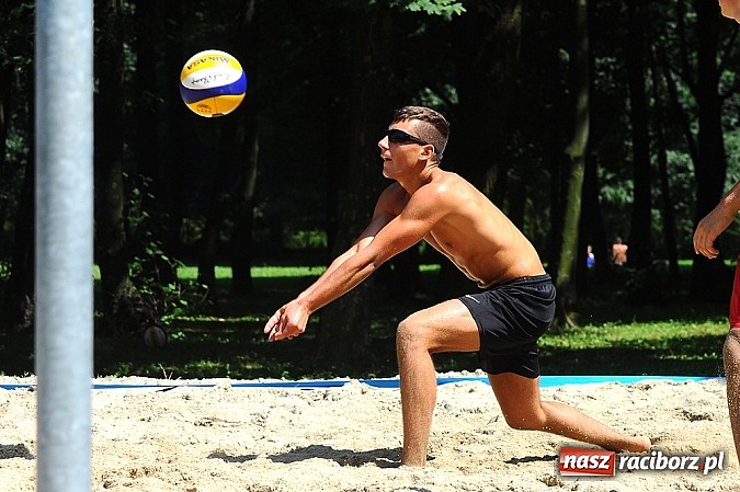 Zdjęcie w galerii na portalu naszraciborz.pl: Mistrzostwa Raciborza w siatkówce plażowej: Bulenda i Rusek najlepsi wiadomości z regionu