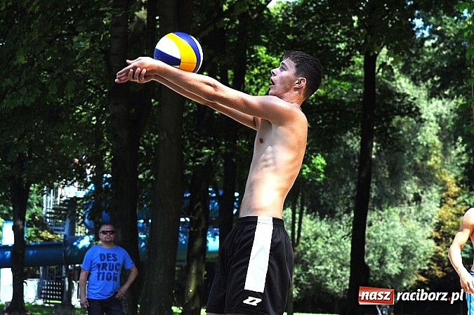 Zdjęcie w galerii na portalu naszraciborz.pl: Mistrzostwa Raciborza w siatkówce plażowej: Bulenda i Rusek najlepsi wiadomości z regionu