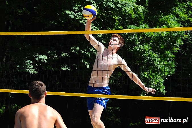 Zdjęcie w galerii na portalu naszraciborz.pl: Mistrzostwa Raciborza w siatkówce plażowej: Bulenda i Rusek najlepsi wiadomości z regionu
