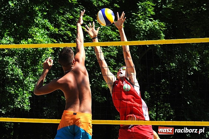 Zdjęcie w galerii na portalu naszraciborz.pl: Mistrzostwa Raciborza w siatkówce plażowej: Bulenda i Rusek najlepsi wiadomości z regionu