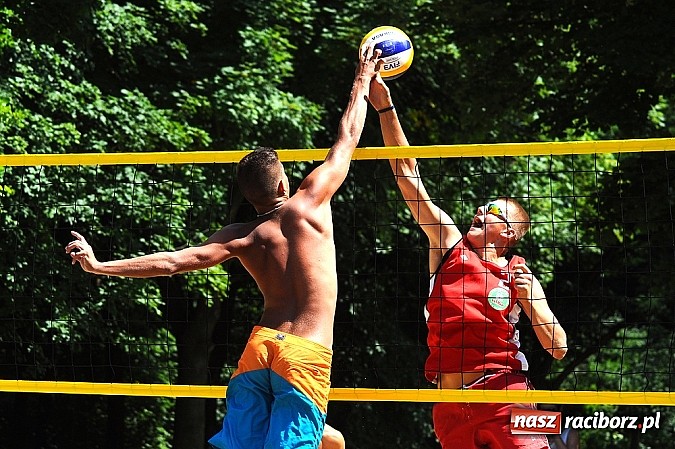 Zdjęcie w galerii na portalu naszraciborz.pl: Mistrzostwa Raciborza w siatkówce plażowej: Bulenda i Rusek najlepsi wiadomości z regionu
