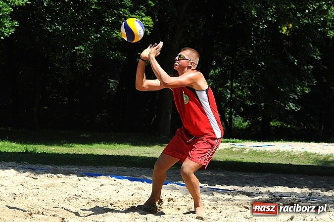 Zdjęcie w galerii na portalu naszraciborz.pl: Mistrzostwa Raciborza w siatkówce plażowej: Bulenda i Rusek najlepsi wiadomości z regionu