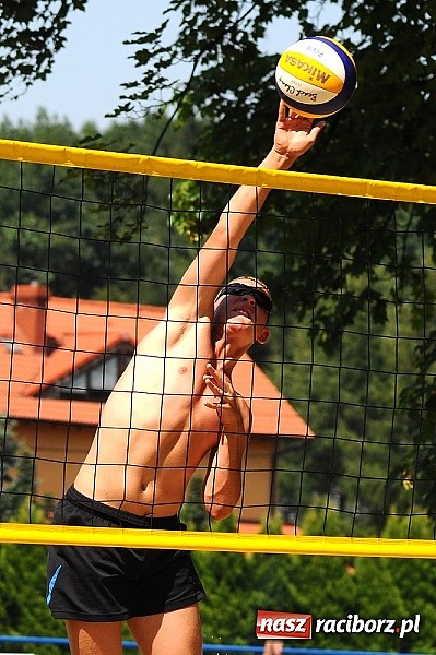Zdjęcie w galerii na portalu naszraciborz.pl: Mistrzostwa Raciborza w siatkówce plażowej: Bulenda i Rusek najlepsi wiadomości z regionu
