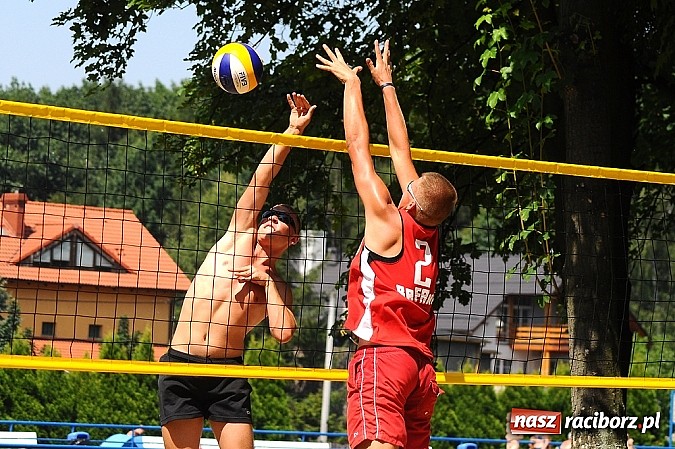 Zdjęcie w galerii na portalu naszraciborz.pl: Mistrzostwa Raciborza w siatkówce plażowej: Bulenda i Rusek najlepsi wiadomości z regionu