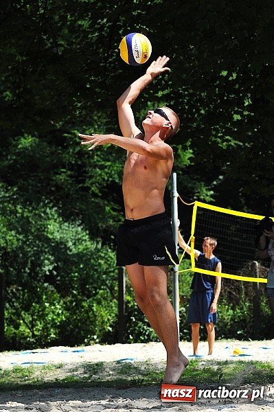 Zdjęcie w galerii na portalu naszraciborz.pl: Mistrzostwa Raciborza w siatkówce plażowej: Bulenda i Rusek najlepsi wiadomości z regionu