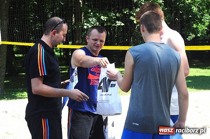 Zdjęcie w galerii na portalu naszraciborz.pl: Mistrzostwa Raciborza w siatkówce plażowej: Bulenda i Rusek najlepsi wiadomości z regionu