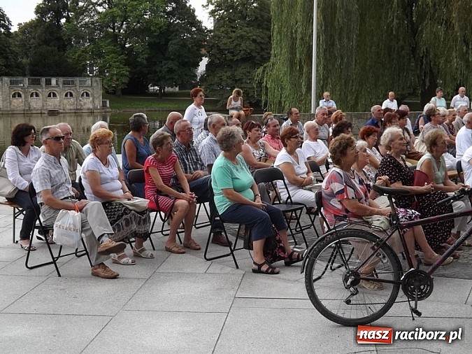 Zdjęcie w galerii na portalu naszraciborz.pl: Gwiazda czeskiej opery w Parku Roth  wiadomości z regionu