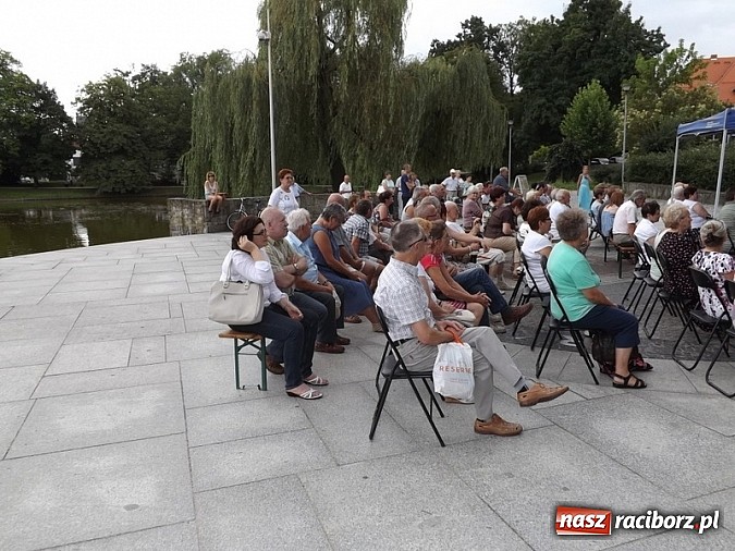 Zdjęcie w galerii na portalu naszraciborz.pl: Gwiazda czeskiej opery w Parku Roth  wiadomości z regionu