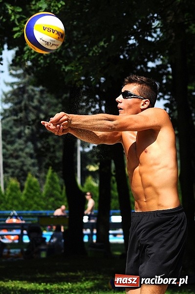 Zdjęcie w galerii na portalu naszraciborz.pl: Denis Psota i Patryk Smuda wygrali turniej siatkówki plażowej wiadomości z regionu