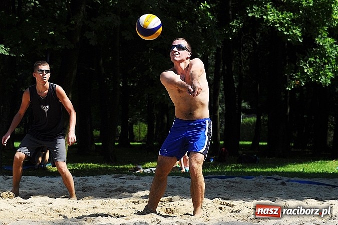 Zdjęcie w galerii na portalu naszraciborz.pl: Denis Psota i Patryk Smuda wygrali turniej siatkówki plażowej wiadomości z regionu
