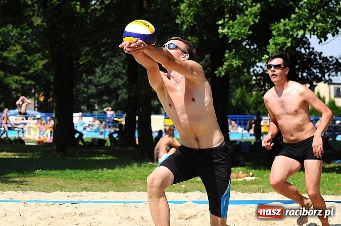 Zdjęcie w galerii na portalu naszraciborz.pl: Denis Psota i Patryk Smuda wygrali turniej siatkówki plażowej wiadomości z regionu