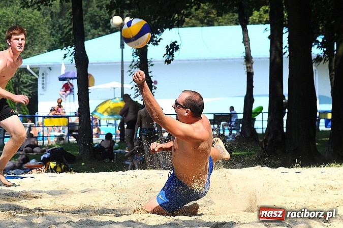 Zdjęcie w galerii na portalu naszraciborz.pl: Denis Psota i Patryk Smuda wygrali turniej siatkówki plażowej wiadomości z regionu