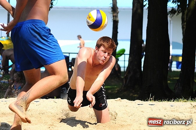 Zdjęcie w galerii na portalu naszraciborz.pl: Denis Psota i Patryk Smuda wygrali turniej siatkówki plażowej wiadomości z regionu