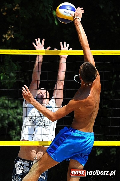 Zdjęcie w galerii na portalu naszraciborz.pl: Denis Psota i Patryk Smuda wygrali turniej siatkówki plażowej wiadomości z regionu
