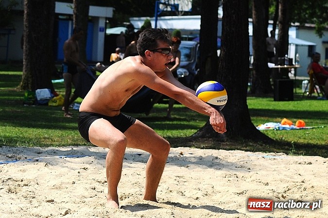Zdjęcie w galerii na portalu naszraciborz.pl: Denis Psota i Patryk Smuda wygrali turniej siatkówki plażowej wiadomości z regionu