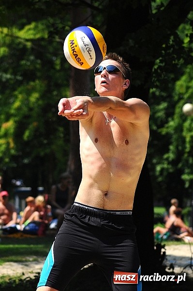 Zdjęcie w galerii na portalu naszraciborz.pl: Denis Psota i Patryk Smuda wygrali turniej siatkówki plażowej wiadomości z regionu