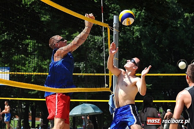 Zdjęcie w galerii na portalu naszraciborz.pl: Denis Psota i Patryk Smuda wygrali turniej siatkówki plażowej wiadomości z regionu