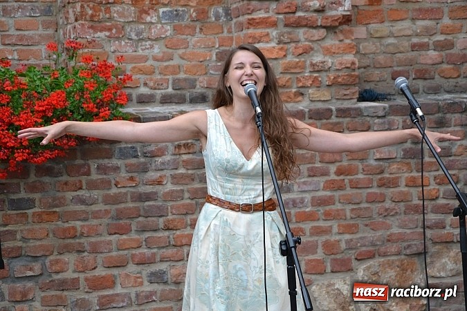Zdjęcie w galerii na portalu naszraciborz.pl: Wspomnienia z 20 lat Mirażu, czyli piosenki na zamku czar wiadomości z regionu