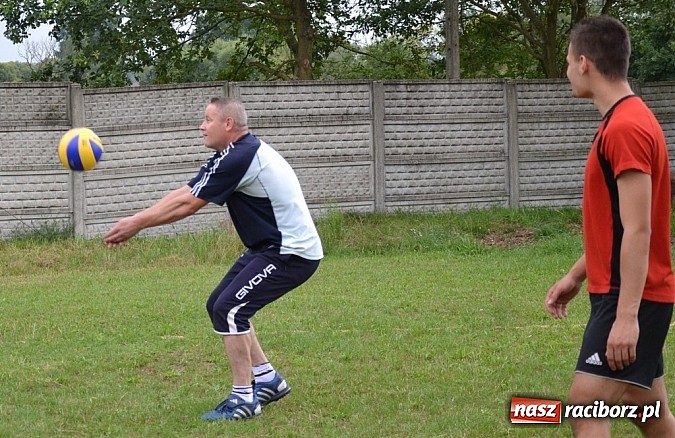 Zdjęcie w galerii na portalu naszraciborz.pl: Siata, rzut beretem i koncert Lukowskich. Ruda Kozielska balowała po raz drugi wiadomości z regionu