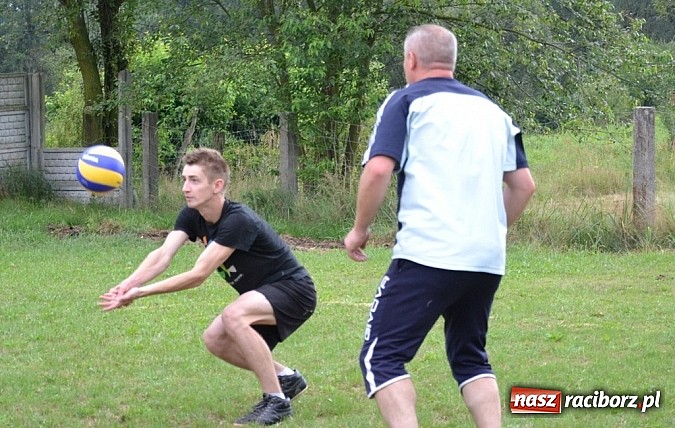 Zdjęcie w galerii na portalu naszraciborz.pl: Siata, rzut beretem i koncert Lukowskich. Ruda Kozielska balowała po raz drugi wiadomości z regionu