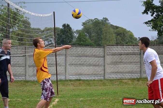 Zdjęcie w galerii na portalu naszraciborz.pl: Siata, rzut beretem i koncert Lukowskich. Ruda Kozielska balowała po raz drugi wiadomości z regionu