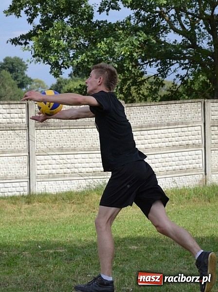 Zdjęcie w galerii na portalu naszraciborz.pl: Siata, rzut beretem i koncert Lukowskich. Ruda Kozielska balowała po raz drugi wiadomości z regionu