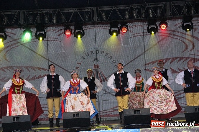 Zdjęcie w galerii na portalu naszraciborz.pl: Tworkauer Eiche w centrum Europejskiego Festiwalu Miłośników Kultury Ludowej wiadomości z regionu