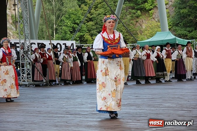 Zdjęcie w galerii na portalu naszraciborz.pl: Tworkauer Eiche w centrum Europejskiego Festiwalu Miłośników Kultury Ludowej wiadomości z regionu