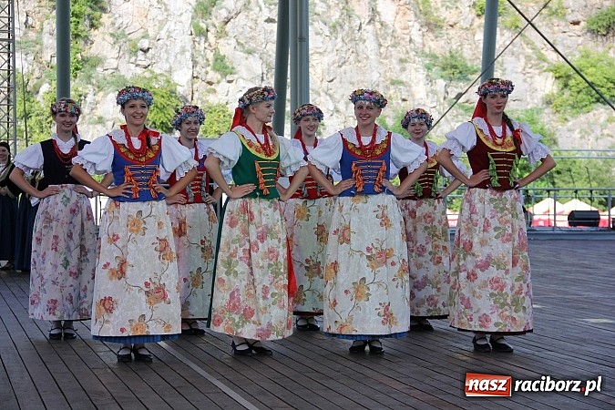 Zdjęcie w galerii na portalu naszraciborz.pl: Tworkauer Eiche w centrum Europejskiego Festiwalu Miłośników Kultury Ludowej wiadomości z regionu