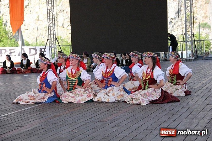 Zdjęcie w galerii na portalu naszraciborz.pl: Tworkauer Eiche w centrum Europejskiego Festiwalu Miłośników Kultury Ludowej wiadomości z regionu