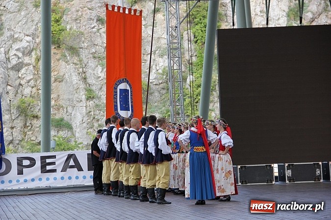 Zdjęcie w galerii na portalu naszraciborz.pl: Tworkauer Eiche w centrum Europejskiego Festiwalu Miłośników Kultury Ludowej wiadomości z regionu
