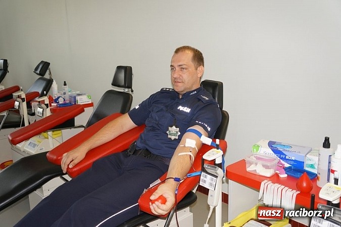 Zdjęcie w galerii na portalu naszraciborz.pl: Raciborscy policjanci honorowo oddali krew wiadomości z regionu