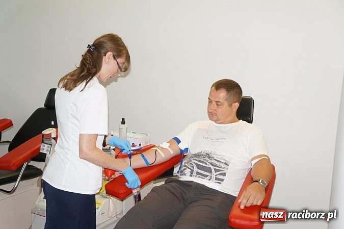Zdjęcie w galerii na portalu naszraciborz.pl: Raciborscy policjanci honorowo oddali krew wiadomości z regionu