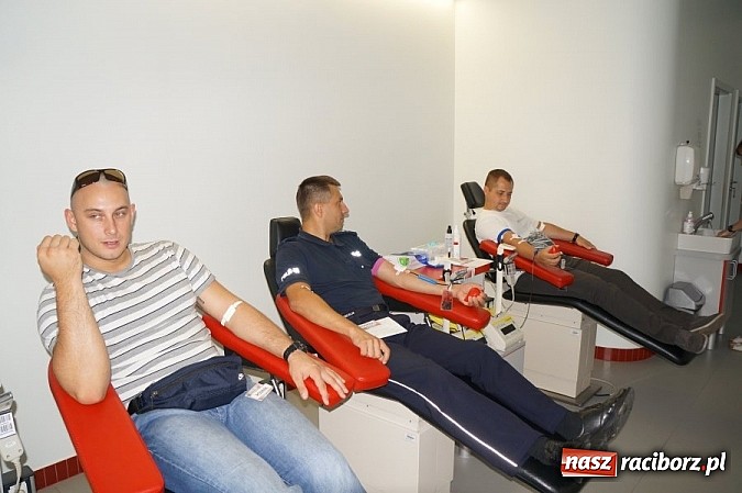 Zdjęcie w galerii na portalu naszraciborz.pl: Raciborscy policjanci honorowo oddali krew wiadomości z regionu