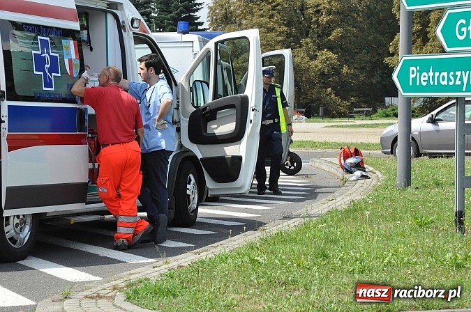 Zdjęcie w galerii na portalu naszraciborz.pl: Złe samopoczucie powodem wywrotki motocyklisty na rondzie wiadomości z regionu
