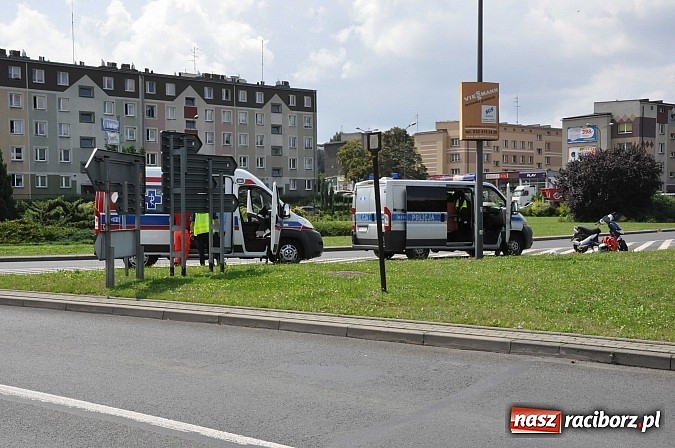 Zdjęcie w galerii na portalu naszraciborz.pl: Złe samopoczucie powodem wywrotki motocyklisty na rondzie wiadomości z regionu