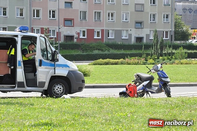 Zdjęcie w galerii na portalu naszraciborz.pl: Złe samopoczucie powodem wywrotki motocyklisty na rondzie wiadomości z regionu