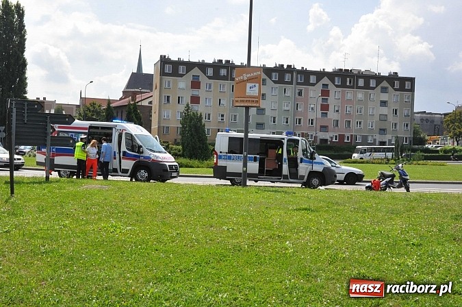 Zdjęcie w galerii na portalu naszraciborz.pl: Złe samopoczucie powodem wywrotki motocyklisty na rondzie wiadomości z regionu