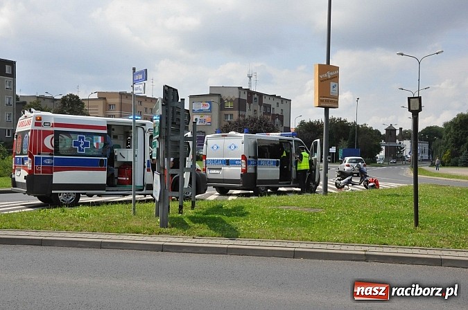 Zdjęcie w galerii na portalu naszraciborz.pl: Złe samopoczucie powodem wywrotki motocyklisty na rondzie wiadomości z regionu