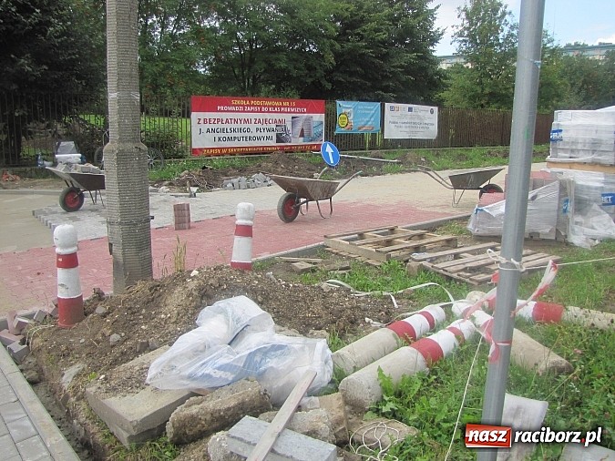 Zdjęcie w galerii na portalu naszraciborz.pl: Pierwszy etap prac wokół SP 15 dobiega końca wiadomości z regionu