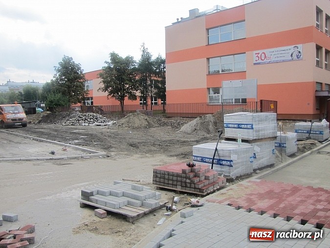 Zdjęcie w galerii na portalu naszraciborz.pl: Pierwszy etap prac wokół SP 15 dobiega końca wiadomości z regionu