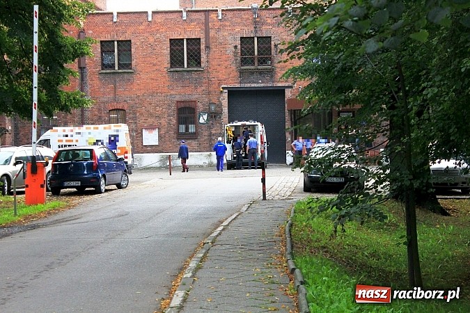 Zdjęcie w galerii na portalu naszraciborz.pl: Nieszczęśliwy wypadek w Zakładzie Karnym. Kierowca ciężarówki najechał na strażnika wiadomości z regionu