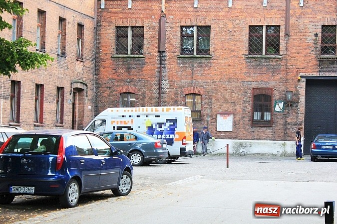 Zdjęcie w galerii na portalu naszraciborz.pl: Nieszczęśliwy wypadek w Zakładzie Karnym. Kierowca ciężarówki najechał na strażnika wiadomości z regionu